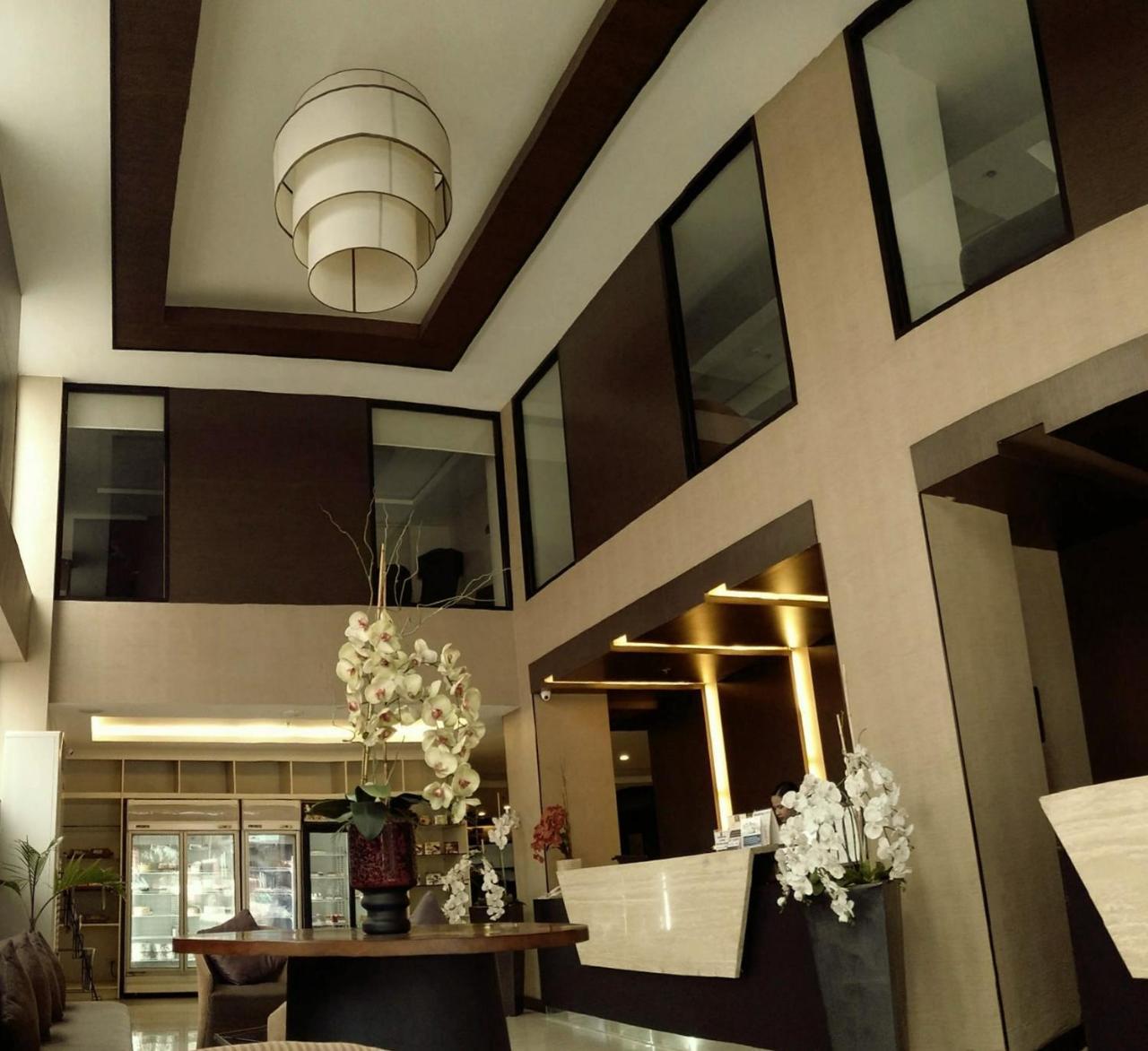 Gt Hotel Iloilo Exterior foto